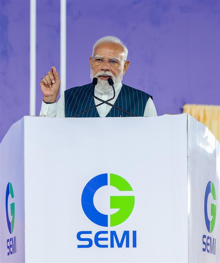  प्रधानमंत्री श्री नरेन्द्र मोदी ने 04 जुलाई, 2026 को गुजरात के साणंद में सीजी सेमी आउटसोर्स्ड सेमीकंडक्टर असेंबली एंड टेस्ट (ओएसएटी) सुविधा के उद्घाटन समारोह को संबोधित किया।