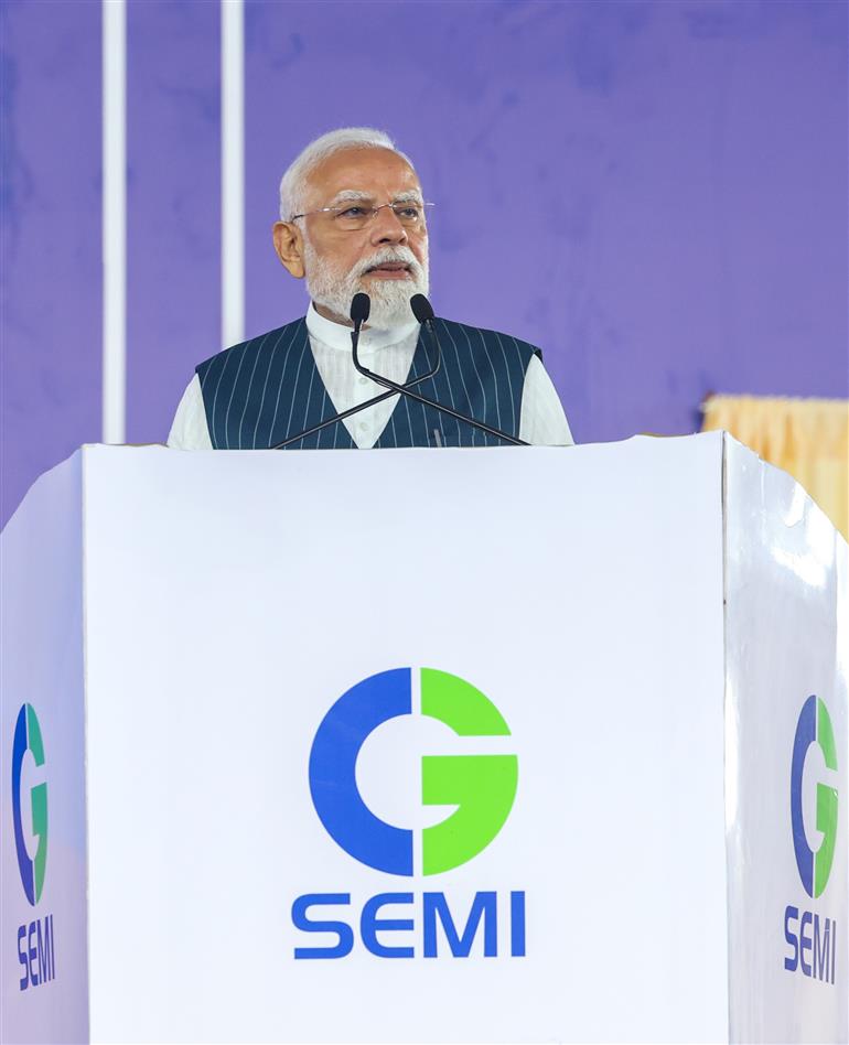  प्रधानमंत्री श्री नरेन्द्र मोदी ने 04 जुलाई, 2026 को गुजरात के साणंद में सीजी सेमी आउटसोर्स्ड सेमीकंडक्टर असेंबली एंड टेस्ट (ओएसएटी) सुविधा के उद्घाटन समारोह को संबोधित किया।