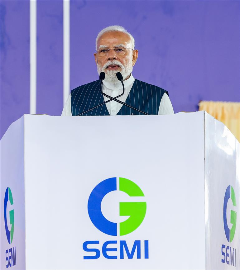  प्रधानमंत्री श्री नरेन्द्र मोदी ने 04 जुलाई, 2026 को गुजरात के साणंद में सीजी सेमी आउटसोर्स्ड सेमीकंडक्टर असेंबली एंड टेस्ट (ओएसएटी) सुविधा के उद्घाटन समारोह को संबोधित किया।