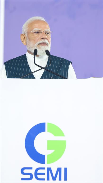  प्रधानमंत्री श्री नरेन्द्र मोदी ने 04 जुलाई, 2026 को गुजरात के साणंद में सीजी सेमी आउटसोर्स्ड सेमीकंडक्टर असेंबली एंड टेस्ट (ओएसएटी) सुविधा के उद्घाटन समारोह को संबोधित किया।