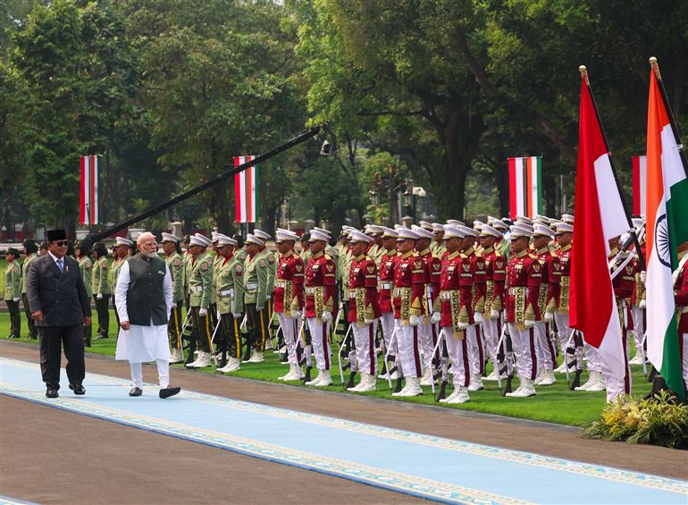 प्रधानमंत्री श्री नरेन्द्र मोदी का 07 जुलाई, 2026 को इंडोनेशिया के जकार्ता स्थित राष्ट्रपति भवन में औपचारिक कार्यक्रमों की शुरुआत से पहले भव्य रस्मी स्वागत किया गया।
:Prime Minister