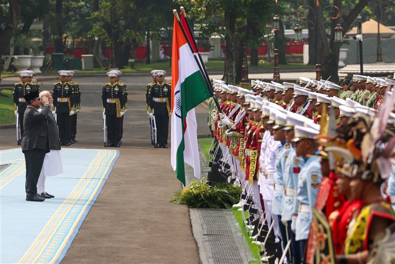प्रधानमंत्री श्री नरेन्द्र मोदी का 07 जुलाई, 2026 को इंडोनेशिया के जकार्ता स्थित राष्ट्रपति भवन में औपचारिक कार्यक्रमों की शुरुआत से पहले भव्य रस्मी स्वागत किया गया।
:Prime Minister
