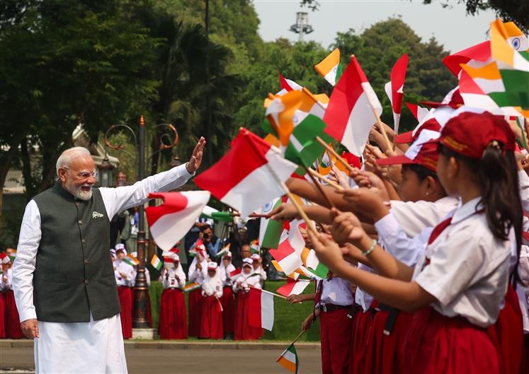 प्रधानमंत्री श्री नरेन्द्र मोदी का 07 जुलाई, 2026 को इंडोनेशिया के जकार्ता स्थित राष्ट्रपति भवन में औपचारिक कार्यक्रमों की शुरुआत से पहले भव्य रस्मी स्वागत किया गया।
:Prime Minister