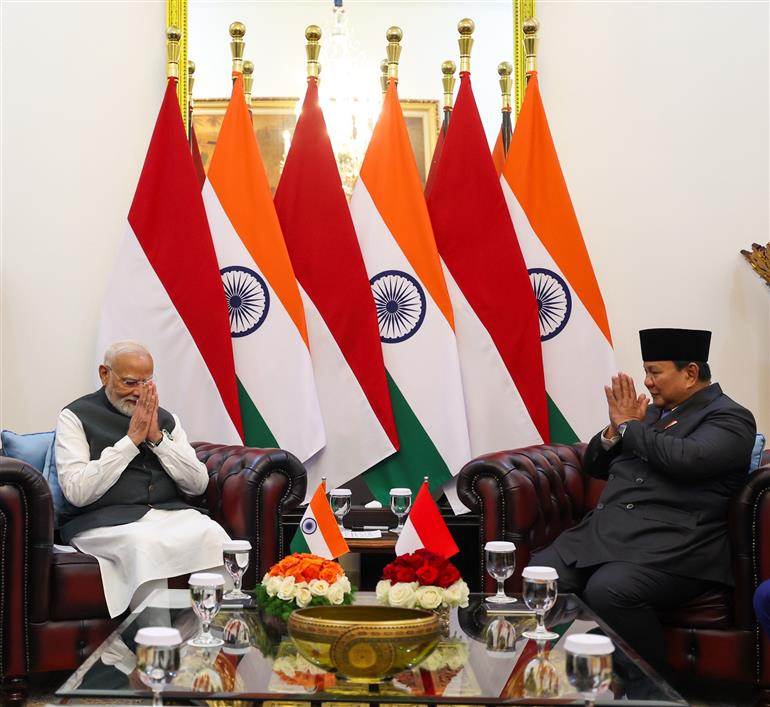 प्रधानमंत्री श्री नरेन्द्र मोदी ने 7 जुलाई, 2026 को जकार्ता, इंडोनेशिया स्थित राष्ट्रपति भवन में इंडोनेशिया के राष्ट्रपति श्री प्रबोवो सुबियांतो के साथ द्विपक्षीय बैठक की।:Prime Minister