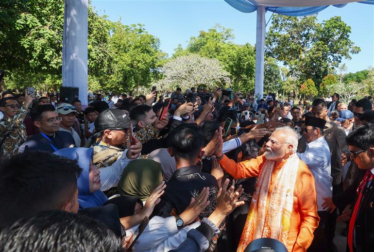 प्रधानमंत्री श्री नरेन्द्र मोदी ने 8 जुलाई, 2026 को इंडोनेशिया में प्रम्बानन मंदिर के दर्शन किए।:Prime Minister