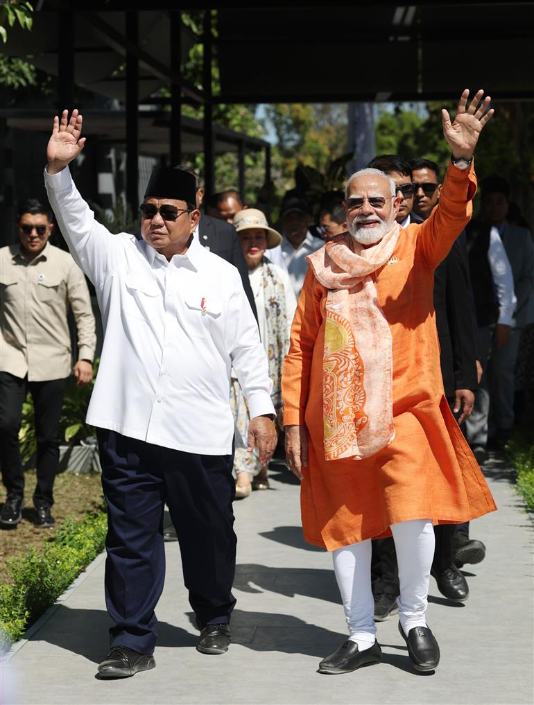 प्रधानमंत्री श्री नरेन्द्र मोदी ने 8 जुलाई, 2026 को इंडोनेशिया में प्रम्बानन मंदिर के दर्शन किए।:Prime Minister