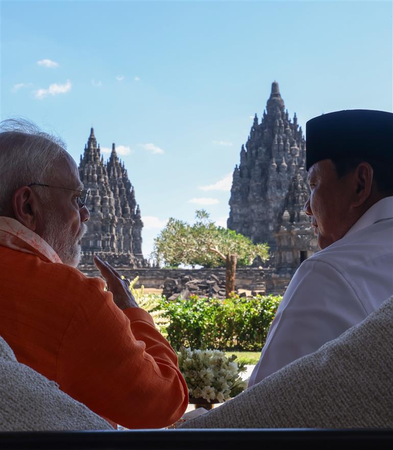 प्रधानमंत्री श्री नरेन्द्र मोदी ने 8 जुलाई, 2026 को इंडोनेशिया में प्रम्बानन मंदिर के दर्शन किए।  