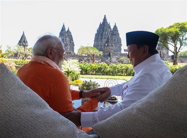 प्रधानमंत्री श्री नरेन्द्र मोदी ने 8 जुलाई, 2026 को इंडोनेशिया में प्रम्बानन मंदिर के दर्शन किए।  