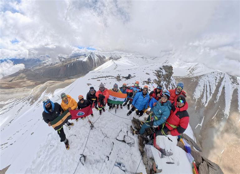 जवाहर पर्वतारोहण एवं शीतकालीन खेल संस्थान (जेआईएम एंड डब्ल्यूएस) की टीम ने 05 जुलाई, 2026 को लद्दाख क्षेत्र में माउंट ख्याम त्सो मैसिफ की चोटी सफलतापूर्वक फतह की।