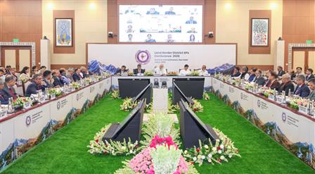 केंद्रीय गृह एवं सहकारिता मंत्री श्री अमित शाह ने 9 जुलाई 2026 को नई दिल्ली स्थित सुषमा स्वराज भवन में आयोजित ‘सीमांत जिला पुलिस अधीक्षक सम्मेलन-2026’ को संबोधित किया।