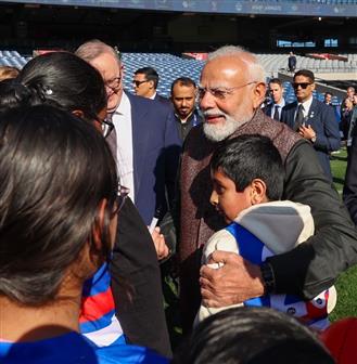 प्रधानमंत्री श्री नरेन्द्र मोदी ने 10 जुलाई 2026 को ऑस्ट्रेलिया के प्रतिष्ठित मेलबर्न क्रिकेट ग्राउंड (एमसीजी) का दौरा किया।:Prime Minister