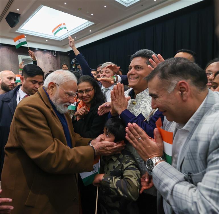 प्रधानमंत्री श्री नरेन्द्र मोदी 10 जुलाई, 2026 को न्यूज़ीलैंड के ऑकलैंड पहुंचे जहां भारतीय समुदाय ने उनका गर्मजोशी से स्वागत किया।:Prime Minister