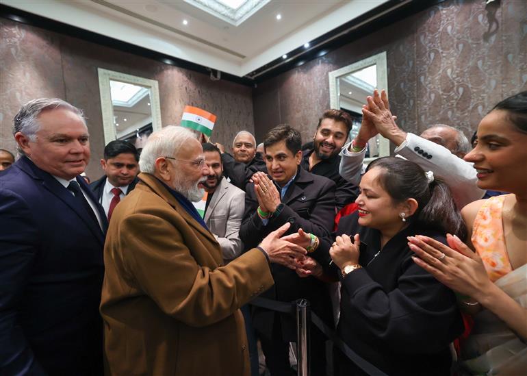 प्रधानमंत्री श्री नरेन्द्र मोदी 10 जुलाई, 2026 को न्यूज़ीलैंड के ऑकलैंड पहुंचे जहां भारतीय समुदाय ने उनका गर्मजोशी से स्वागत किया।:Prime Minister