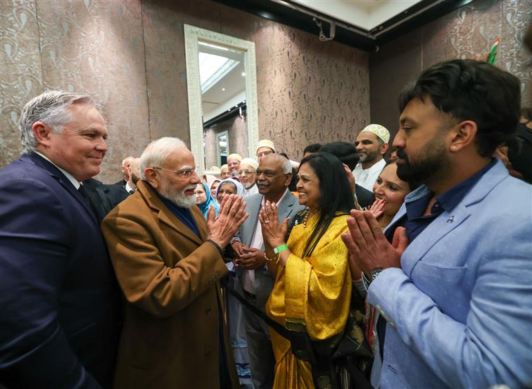 प्रधानमंत्री श्री नरेन्द्र मोदी 10 जुलाई, 2026 को न्यूज़ीलैंड के ऑकलैंड पहुंचे जहां भारतीय समुदाय ने उनका गर्मजोशी से स्वागत किया।:Prime Minister