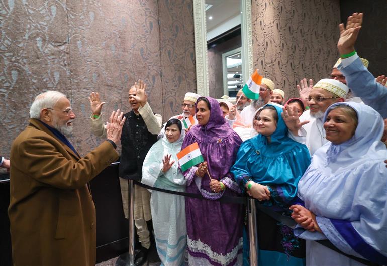 प्रधानमंत्री श्री नरेन्द्र मोदी 10 जुलाई, 2026 को न्यूज़ीलैंड के ऑकलैंड पहुंचे जहां भारतीय समुदाय ने उनका गर्मजोशी से स्वागत किया।:Prime Minister
