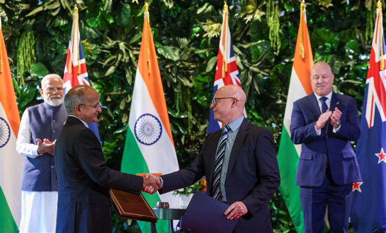 प्रधानमंत्री श्री नरेन्द्र मोदी और न्यूज़ीलैंड के प्रधानमंत्री श्री क्रिस्टोफर लक्सन की उपस्थिति में 11 जुलाई, 2026 को न्यूज़ीलैंड के ऑकलैंड में भारत और न्यूज़ीलैंड के बीच हुए विभिन्न समझौता ज्ञापनों (एमओयू) के आदान-प्रदान किया गया।:Prime Minister