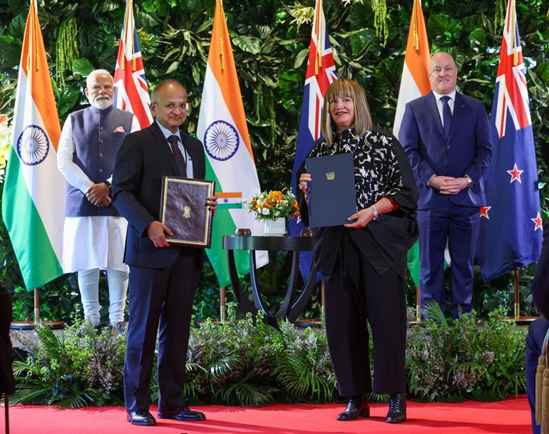 प्रधानमंत्री श्री नरेन्द्र मोदी और न्यूज़ीलैंड के प्रधानमंत्री श्री क्रिस्टोफर लक्सन की उपस्थिति में 11 जुलाई, 2026 को न्यूज़ीलैंड के ऑकलैंड में भारत और न्यूज़ीलैंड के बीच हुए विभिन्न समझौता ज्ञापनों (एमओयू) के आदान-प्रदान किया गया।:Prime Minister