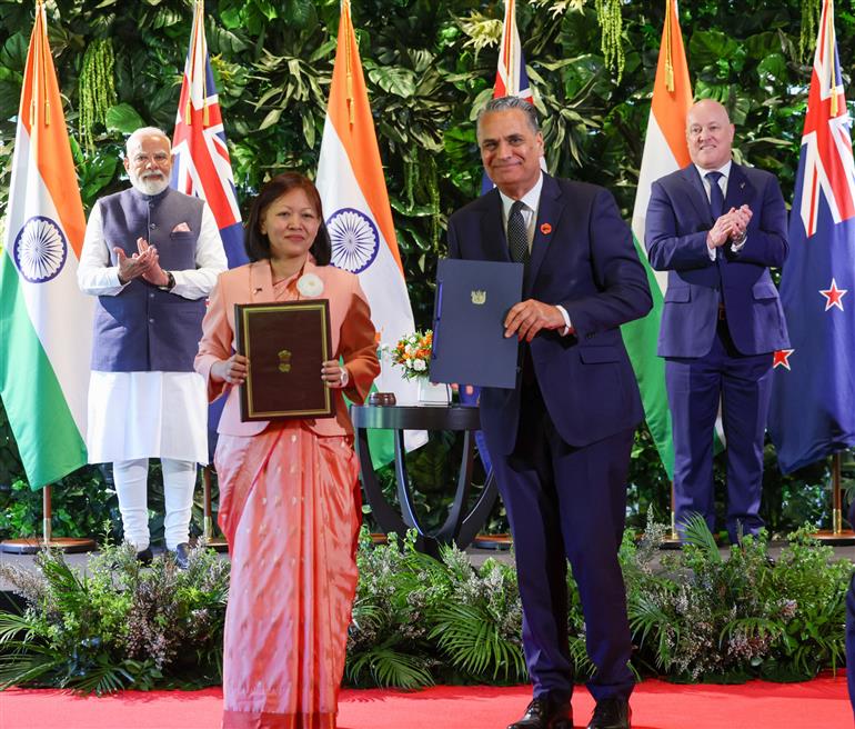 प्रधानमंत्री श्री नरेन्द्र मोदी और न्यूज़ीलैंड के प्रधानमंत्री श्री क्रिस्टोफर लक्सन की उपस्थिति में 11 जुलाई, 2026 को न्यूज़ीलैंड के ऑकलैंड में भारत और न्यूज़ीलैंड के बीच हुए विभिन्न समझौता ज्ञापनों (एमओयू) के आदान-प्रदान किया गया।:Prime Minister