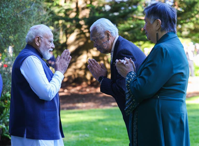 प्रधानमंत्री श्री नरेन्द्र मोदी का 11 जुलाई, 2026 को न्यूज़ीलैंड के ऑकलैंड स्थित गवर्नमेंट हाउस में पारंपरिक माओरी पोव्हीरी औपचारिक स्वागत समारोह के साथ अभिनंदन किया गया।:Prime Minister