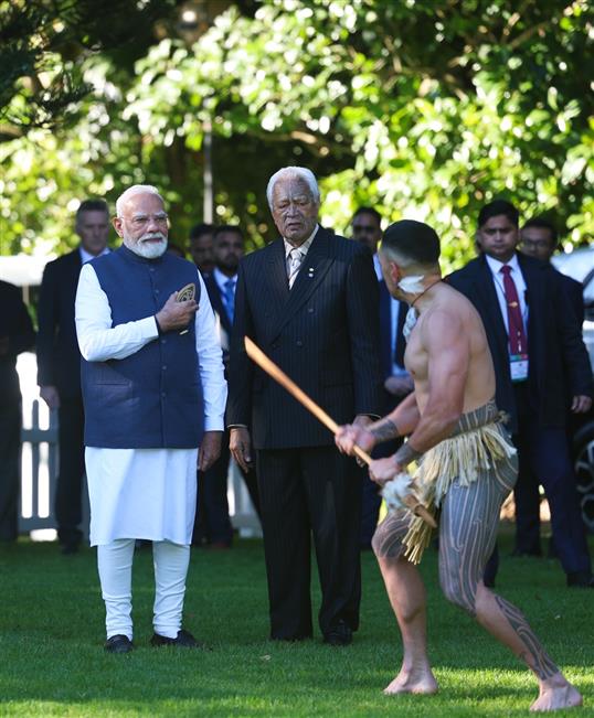 प्रधानमंत्री श्री नरेन्द्र मोदी का 11 जुलाई, 2026 को न्यूज़ीलैंड के ऑकलैंड स्थित गवर्नमेंट हाउस में पारंपरिक माओरी पोव्हीरी औपचारिक स्वागत समारोह के साथ अभिनंदन किया गया।:Prime Minister