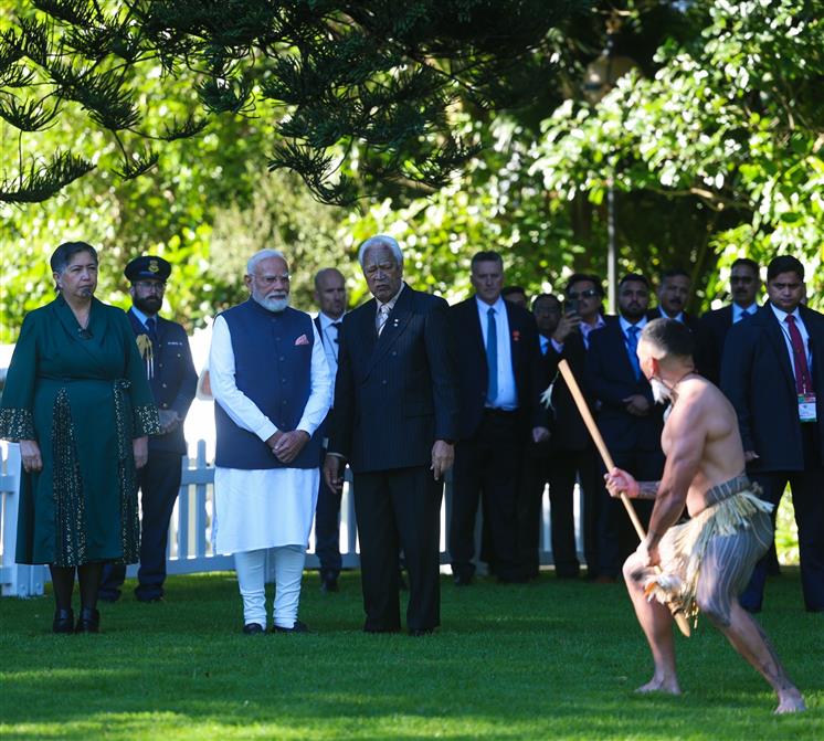 प्रधानमंत्री श्री नरेन्द्र मोदी का 11 जुलाई, 2026 को न्यूज़ीलैंड के ऑकलैंड स्थित गवर्नमेंट हाउस में पारंपरिक माओरी पोव्हीरी औपचारिक स्वागत समारोह के साथ अभिनंदन किया गया।:Prime Minister