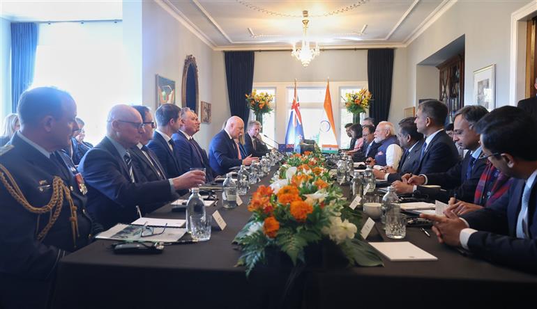 प्रधानमंत्री श्री नरेंद्र मोदी ने 11 जुलाई, 2026 को न्यूज़ीलैंड के ऑकलैंड में न्यूज़ीलैंड के प्रधानमंत्री श्री क्रिस्टोफर लक्सन के साथ प्रतिनिधिमंडल स्तर की वार्ता की।:Prime Minister