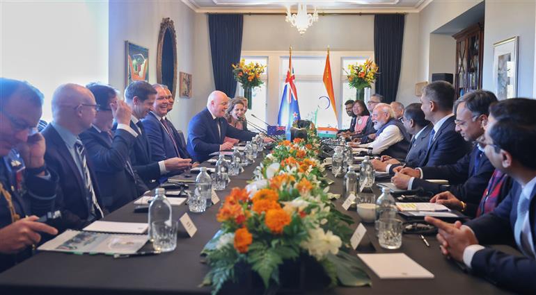 प्रधानमंत्री श्री नरेंद्र मोदी ने 11 जुलाई, 2026 को न्यूज़ीलैंड के ऑकलैंड में न्यूज़ीलैंड के प्रधानमंत्री श्री क्रिस्टोफर लक्सन के साथ प्रतिनिधिमंडल स्तर की वार्ता की।:Prime Minister