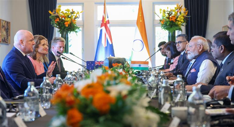 प्रधानमंत्री श्री नरेंद्र मोदी ने 11 जुलाई, 2026 को न्यूज़ीलैंड के ऑकलैंड में न्यूज़ीलैंड के प्रधानमंत्री श्री क्रिस्टोफर लक्सन के साथ प्रतिनिधिमंडल स्तर की वार्ता की।:Prime Minister
