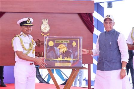 केंद्रीय रक्षा मंत्री श्री राजनाथ सिंह ने 11 जुलाई, 2026 को आंध्र प्रदेश के विशाखापत्तनम में आईएनएस महेंद्रगिरि के नौसेना में शामिल किए जाने (कमीशनिंग) के अवसर पर आयोजित समारोह में शिरकत की।