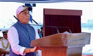 केंद्रीय रक्षा मंत्री श्री राजनाथ सिंह 11 जुलाई, 2026 को आंध्र प्रदेश के विशाखापत्तनम में आईएनएस महेंद्रगिरि के नौसेना में शामिल किए जाने (कमीशनिंग) के अवसर पर आयोजित समारोह को संबोधित करते हुए।
