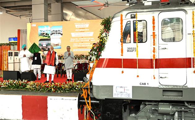 प्रधानमंत्री श्री नरेन्द्र मोदी 17 जुलाई, 2026 को पंजाब के जालंधर में विभिन्न परियोजनाओं का उद्घाटन और शिलान्यास करते हुए।