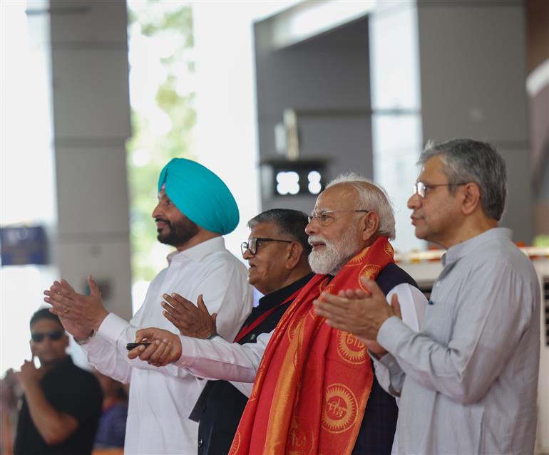 प्रधानमंत्री श्री नरेन्द्र मोदी 17 जुलाई, 2026 को पंजाब के जालंधर में विभिन्न परियोजनाओं का उद्घाटन और शिलान्यास करते हुए।

