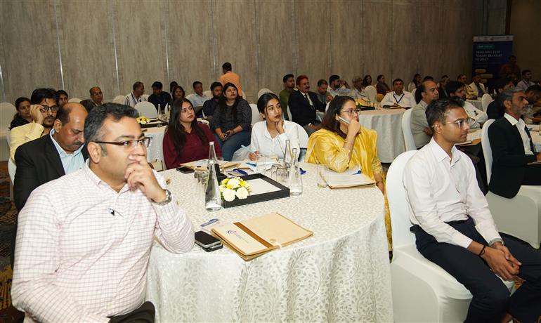 23 जुलाई, 2026 को नई दिल्ली के भीकाजी कामा प्लेस स्थित हयात रीजेंसी में अपैरल, मेड-अप्स एंड होम फर्निशिंग सेक्टर स्किल काउंसिल (एएमएचएसएससी) द्वारा आयोजित उद्योग परामर्श कार्यशाला की झलकियां। कार्यशाला का विषय कौशल को विकास से जोड़ना और भविष्योन्मुखी कार्यबल को तैयार करना था।