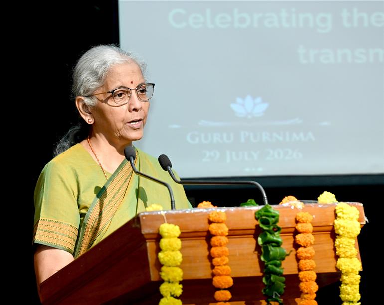 केंद्रीय वित्त एवं कॉर्पोरेट कार्य मंत्री श्रीमती निर्मला सीतारमण 29 जुलाई, 2026 को नई दिल्ली में गुरु पूर्णिमा के अवसर पर इंडिका गुरु उत्सव 2026 को संबोधित करती हुईं।