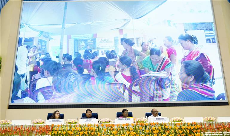 राष्ट्रपति श्रीमती द्रौपदी मुर्मु ने 3 जून 2026 को नई दिल्ली स्थित विज्ञान भवन में जनजातीय कार्य मंत्रालय द्वारा आयोजित ‘इंटीग्रेटेड ट्राइबल डेवलपमेंट एजेंसियों (आईटीडीएएस) और इंटीग्रेटेड ट्राइबल डेवलपमेंट प्रोजेक्ट्स (आईटीडीपीएस) को सुदृढ़ बनाने’ विषय पर आयोजित राष्ट्रीय सम्मेलन-2026 के उद्घाटन सत्र में शिरकत की।