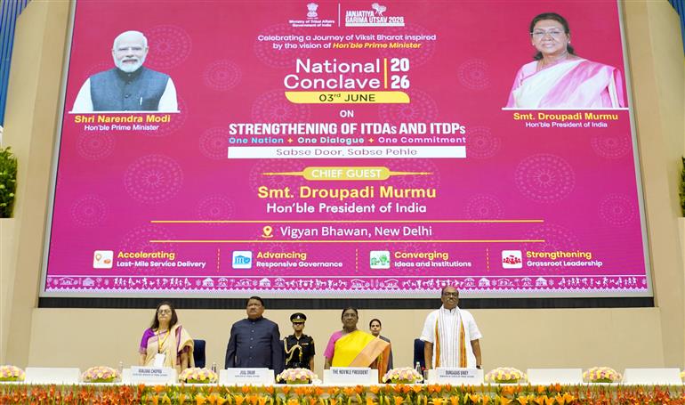 राष्ट्रपति श्रीमती द्रौपदी मुर्मु ने 3 जून 2026 को नई दिल्ली स्थित विज्ञान भवन में जनजातीय कार्य मंत्रालय द्वारा आयोजित ‘इंटीग्रेटेड ट्राइबल डेवलपमेंट एजेंसियों (आईटीडीएएस) और इंटीग्रेटेड ट्राइबल डेवलपमेंट प्रोजेक्ट्स (आईटीडीपीएस) को सुदृढ़ बनाने’ विषय पर आयोजित राष्ट्रीय सम्मेलन-2026 के उद्घाटन सत्र में शिरकत की।