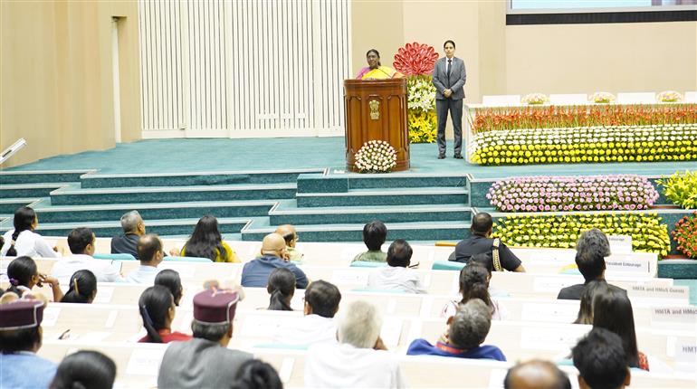 राष्ट्रपति श्रीमती द्रौपदी मुर्मु ने 3 जून 2026 को नई दिल्ली स्थित विज्ञान भवन में जनजातीय कार्य मंत्रालय द्वारा आयोजित ‘इंटीग्रेटेड ट्राइबल डेवलपमेंट एजेंसियों (आईटीडीएएस) और इंटीग्रेटेड ट्राइबल डेवलपमेंट प्रोजेक्ट्स (आईटीडीपीएस) को सुदृढ़ बनाने’ विषय पर आयोजित राष्ट्रीय सम्मेलन-2026 के उद्घाटन सत्र को संबोधित किया।