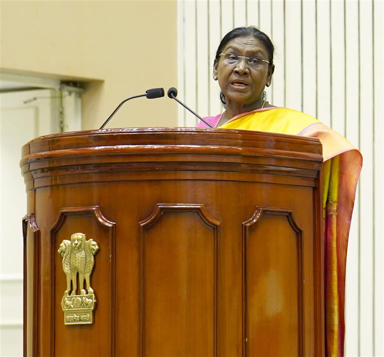 राष्ट्रपति श्रीमती द्रौपदी मुर्मु ने 3 जून 2026 को नई दिल्ली स्थित विज्ञान भवन में जनजातीय कार्य मंत्रालय द्वारा आयोजित ‘इंटीग्रेटेड ट्राइबल डेवलपमेंट एजेंसियों (आईटीडीएएस) और इंटीग्रेटेड ट्राइबल डेवलपमेंट प्रोजेक्ट्स (आईटीडीपीएस) को सुदृढ़ बनाने’ विषय पर आयोजित राष्ट्रीय सम्मेलन-2026 के उद्घाटन सत्र को संबोधित किया।