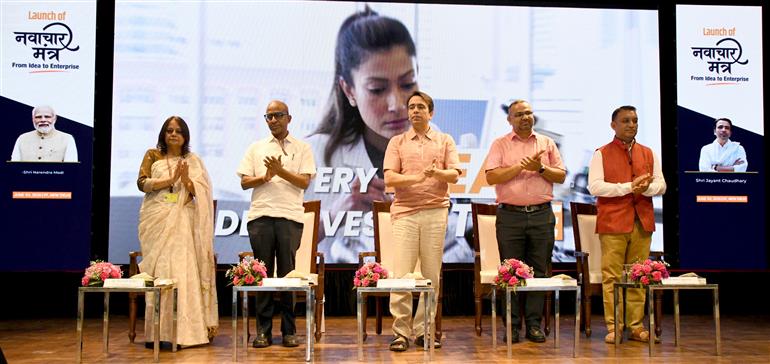 कौशल विकास एवं उद्यमिता राज्य मंत्री (स्वतंत्र प्रभार) तथा शिक्षा राज्य मंत्री श्री जयंत चौधरी ने 3 जून 2026 को नई दिल्ली स्थित आईआईटी दिल्ली में कौशल विकास एवं उद्यमिता मंत्रालय की उद्यमिता प्रोत्साहन पहल “नवाचार मंत्र - फ्रॉम आइडिया टू एंटरप्राइज” का शुभारंभ किया।