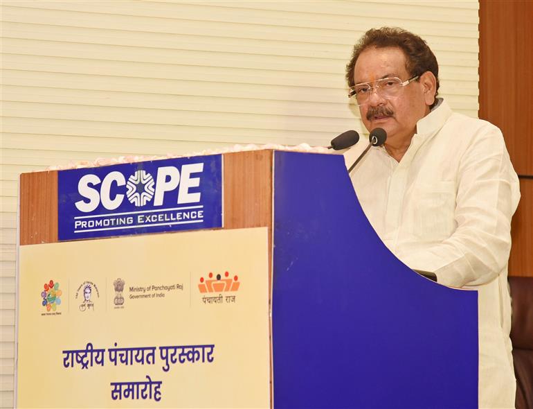पंचायती राज राज्य मंत्री प्रो. एस.पी. सिंह बघेल 3 जून, 2026 को नई दिल्ली में राष्ट्रीय पंचायत पुरस्कार समारोह 2025 को संबोधित करते हुए।