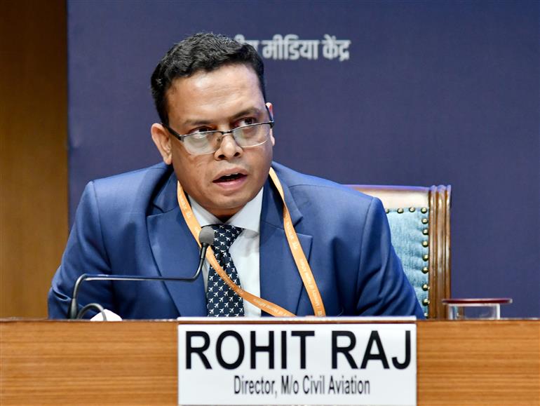 नागर विमानन मंत्रालय के निदेशक श्री रोहित राज ने 4 जून 2026 को नई दिल्ली स्थित राष्ट्रीय मीडिया केंद्र में पश्चिम एशिया में हालिया घटनाक्रम पर आयोजित अंतर-मंत्रालयी ब्रीफिंग को संबोधित किया।