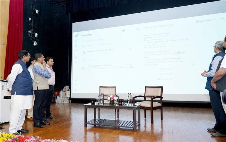 उपभोक्ता मामले, खाद्य एवं सार्वजनिक वितरण तथा नवीन एवं नवीकरणीय ऊर्जा मंत्री श्री प्रह्लाद जोशी ने 04 जून, 2026 को नई दिल्ली में आयोजित “पीएम सूर्य घर: मुफ्त बिजली योजना के दो वर्ष” कार्यक्रम में शिरकत की।