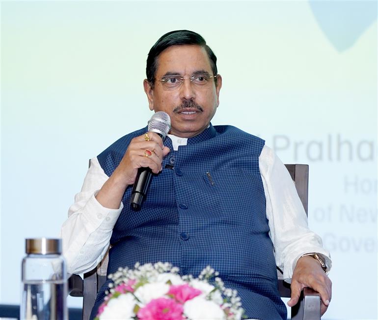 उपभोक्ता मामले, खाद्य एवं सार्वजनिक वितरण तथा नवीन एवं नवीकरणीय ऊर्जा मंत्री श्री प्रह्लाद जोशी ने 04 जून, 2026 को नई दिल्ली में आयोजित “पीएम सूर्य घर: मुफ्त बिजली योजना के दो वर्ष” कार्यक्रम में शिरकत की।