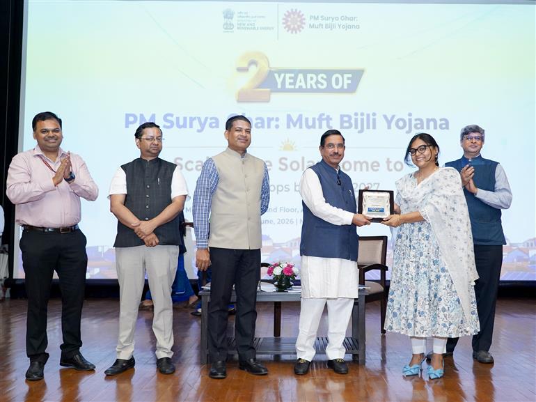 उपभोक्ता मामले, खाद्य एवं सार्वजनिक वितरण तथा नवीन एवं नवीकरणीय ऊर्जा मंत्री श्री प्रह्लाद जोशी ने 04 जून, 2026 को नई दिल्ली में आयोजित “पीएम सूर्य घर: मुफ्त बिजली योजना के दो वर्ष” कार्यक्रम में शिरकत की।