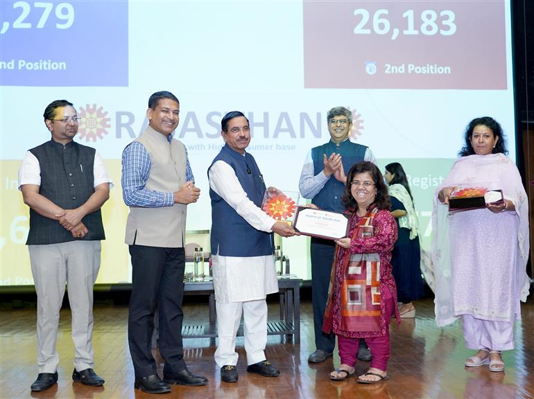 उपभोक्ता मामले, खाद्य एवं सार्वजनिक वितरण तथा नवीन एवं नवीकरणीय ऊर्जा मंत्री श्री प्रह्लाद जोशी ने 04 जून, 2026 को नई दिल्ली में आयोजित “पीएम सूर्य घर: मुफ्त बिजली योजना के दो वर्ष” कार्यक्रम में शिरकत की।