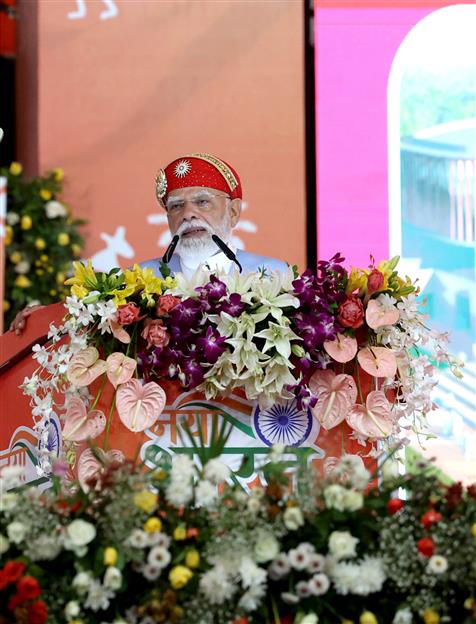 प्रधानमंत्री श्री नरेन्द्र मोदी ने 5 जून, 2026 को दमन में विभिन्न विकास परियोजनाओं के शिलान्यास, उद्घाटन और राष्ट्र को समर्पित करने के लिए आयोजित कार्यक्रम के दौरान जनसभा को संबोधित किया।