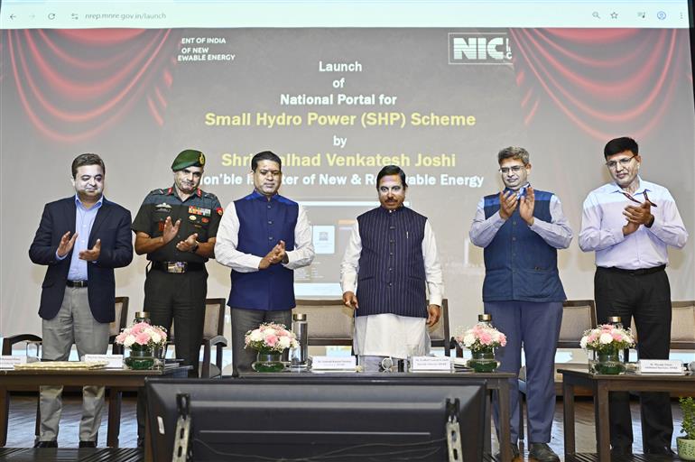 केंद्रीय उपभोक्ता मामले, खाद्य एवं सार्वजनिक वितरण तथा नवीन एवं नवीकरणीय ऊर्जा मंत्री श्री प्रह्लाद जोशी ने 10 जून 2026 को नई दिल्ली में विभिन्न पहलों और परियोजनाओं के शुभारंभ एवं लोकार्पण कार्यक्रम में शिरकत की।