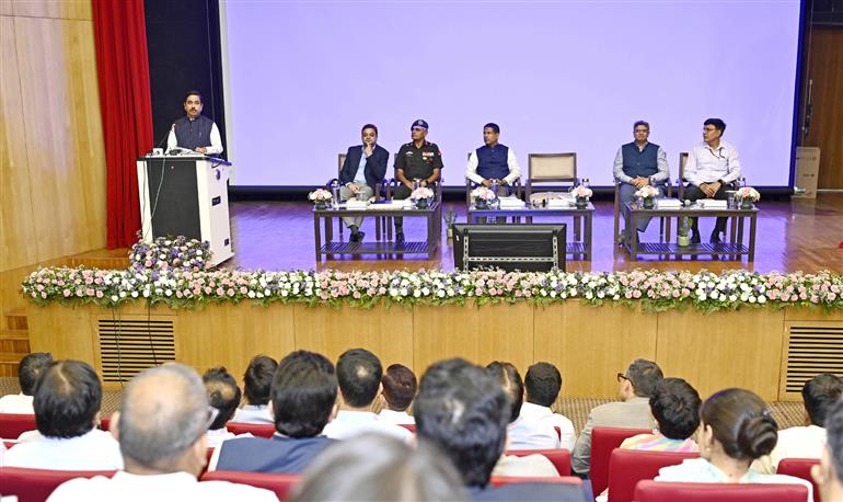 केंद्रीय उपभोक्ता मामले, खाद्य एवं सार्वजनिक वितरण तथा नवीन एवं नवीकरणीय ऊर्जा मंत्री श्री प्रह्लाद जोशी 10 जून 2026 को नई दिल्ली में विभिन्न पहलों और परियोजनाओं के शुभारंभ एवं लोकार्पण कार्यक्रम को संबोधित करते हुए।