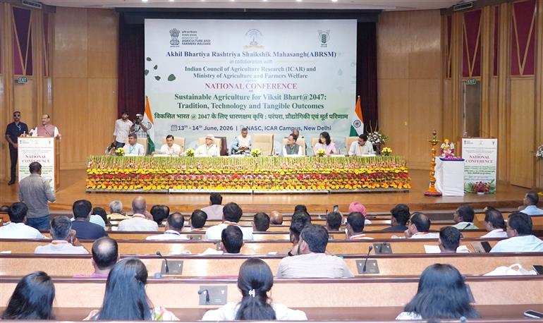 लोकसभा अध्यक्ष श्री ओम बिरला ने 13 जून, 2026 को नई दिल्ली में अखिल भारतीय राष्ट्रीय शैक्षिक महासंघ एवं भारतीय कृषि अनुसंधान परिषद (ICAR) द्वारा आयोजित “विकसित भारत@2047 के लिए सतत कृषि: परंपरा, प्रौद्योगिकी और ठोस परिणाम” विषयक दो दिवसीय राष्ट्रीय सम्मेलन को संबोधित किया।