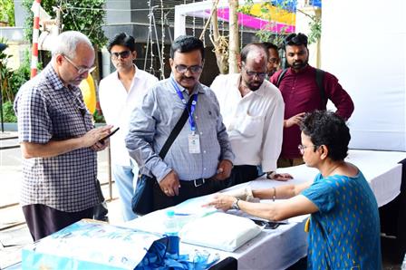15 जून, 2026 को मुंबई में राष्ट्रीय फिल्म विकास निगम (एनएफडीसी) परिसर में 19वें मुंबई अंतरराष्ट्रीय फिल्म महोत्सव (एमआईएफएफ) 2026 के लिए मीडिया मान्यता (अक्रेडिटेशन) कार्डों का वितरण किया गया।:Ministry of Information & Broadcasting